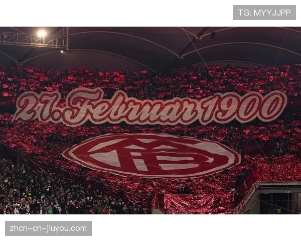 拜仁训练课对公众开放，超过万名球迷到场观看